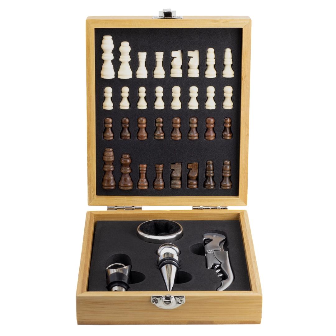 4 piece wine set wit chess set Wood front